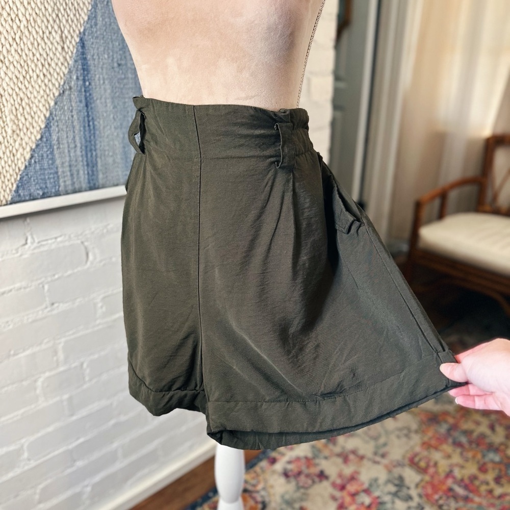 Maison D'Ameile Olive Green Lightweight Shorts with Pocket Details